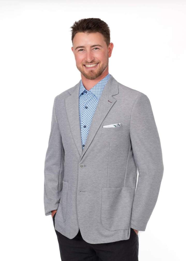 Trystan représente la dynamique familiale et la réactivité de l’entreprise. Présent sur le terrain et à l’écoute de chaque projet, il transforme les défis techniques en solutions fluides.